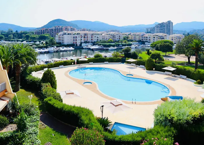 Somptueux 3 Pieces Vue Sur Piscine